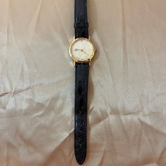 Classic Gold-Tone Women\'s Mickey Mouse Watch with Black Leather Strap main image 6